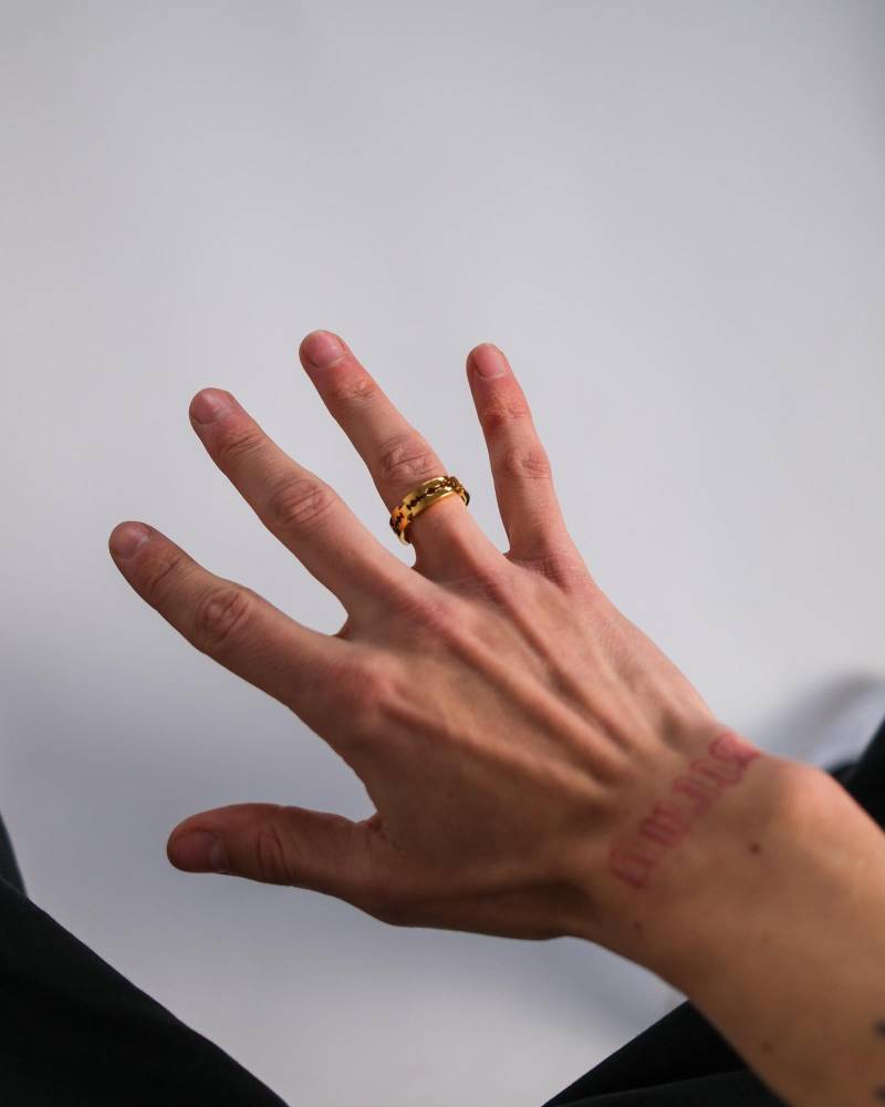 18K Gold Rasierklingen Ring - Dainty Streetwear Goth Razor Blade Punk Band Gothic For Men & Woman By Unshinebar von unshinebar