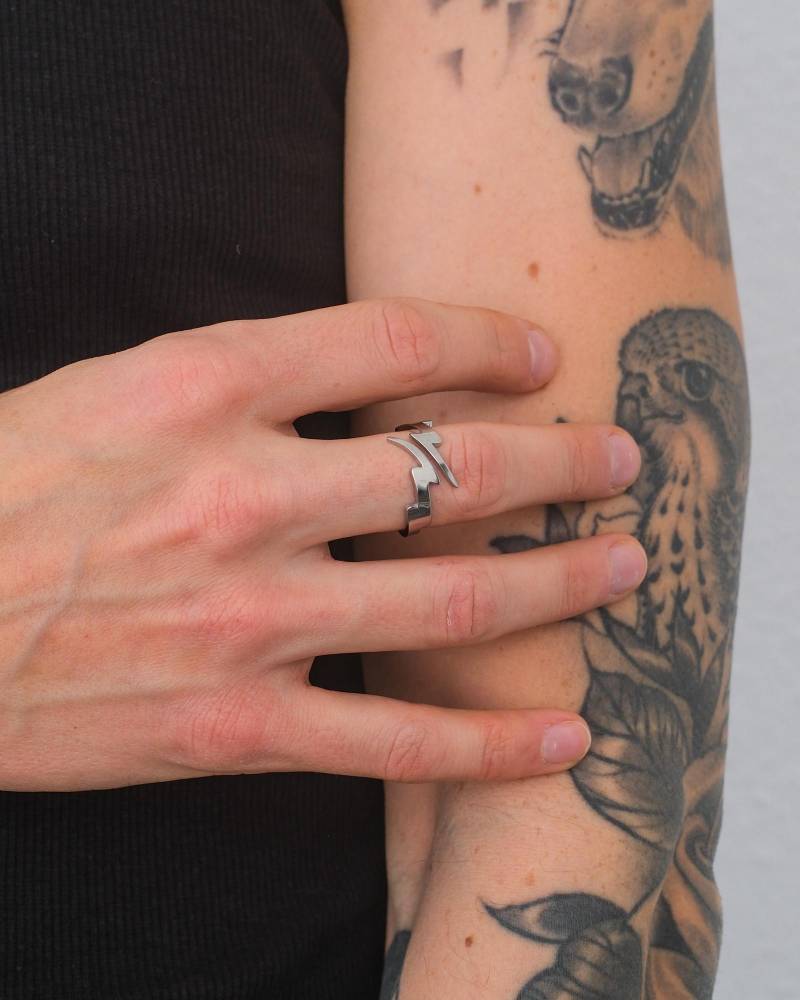 Blitz Ring in Silber Aus 316L Edelstahl Für Herren - Dainty Lightning Bolt Thunderbolt Silver Flash For Men & Woman By Unshinebar von unshinebar