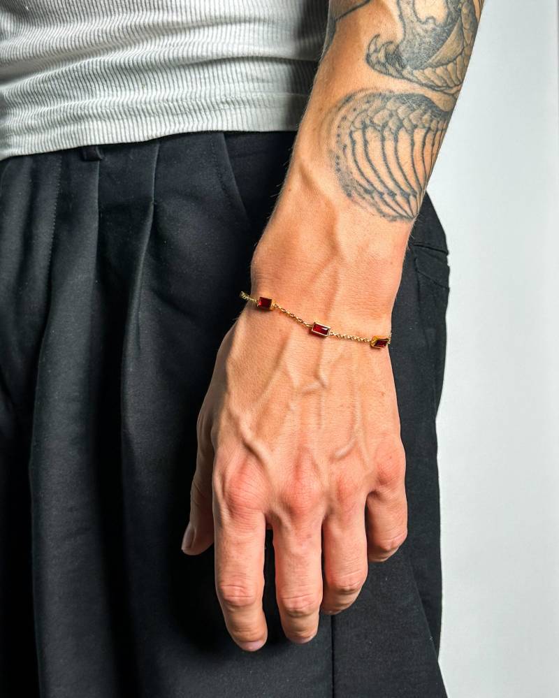 Dünnes Gemstone Armband in Rot Aus Edelstahl Und Zirkonia Steinen Gold - Herren Tennis Bracelet By Unshinebar von unshinebar