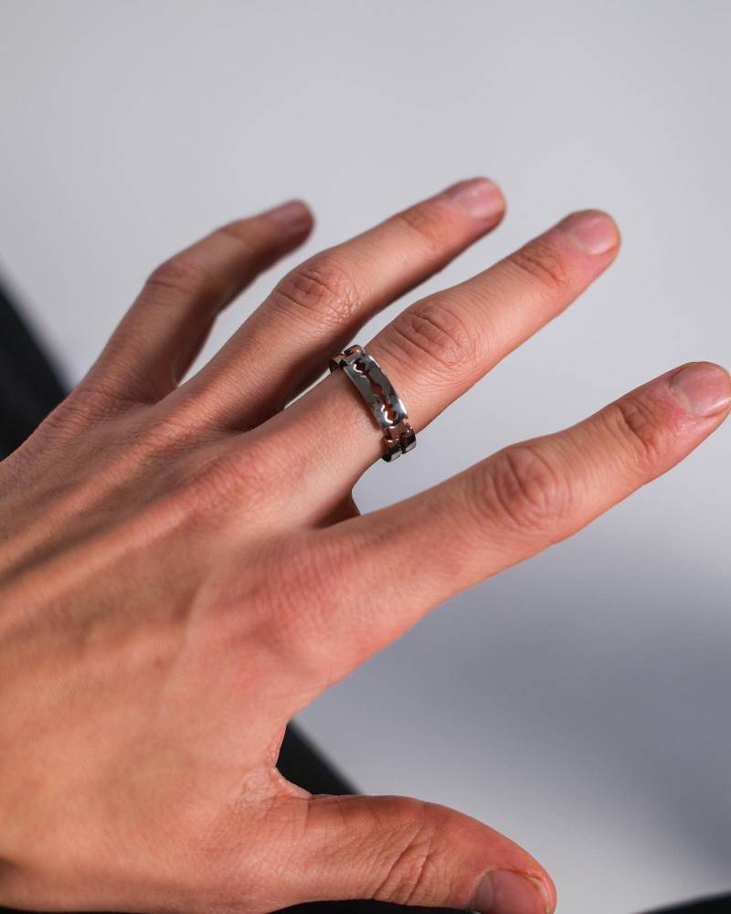 Razor Blade Ring in Silber Und Gold Aus Edelstahl 18K - Streetwear Goth Silver For Men & Woman By Unshinebar von unshinebar