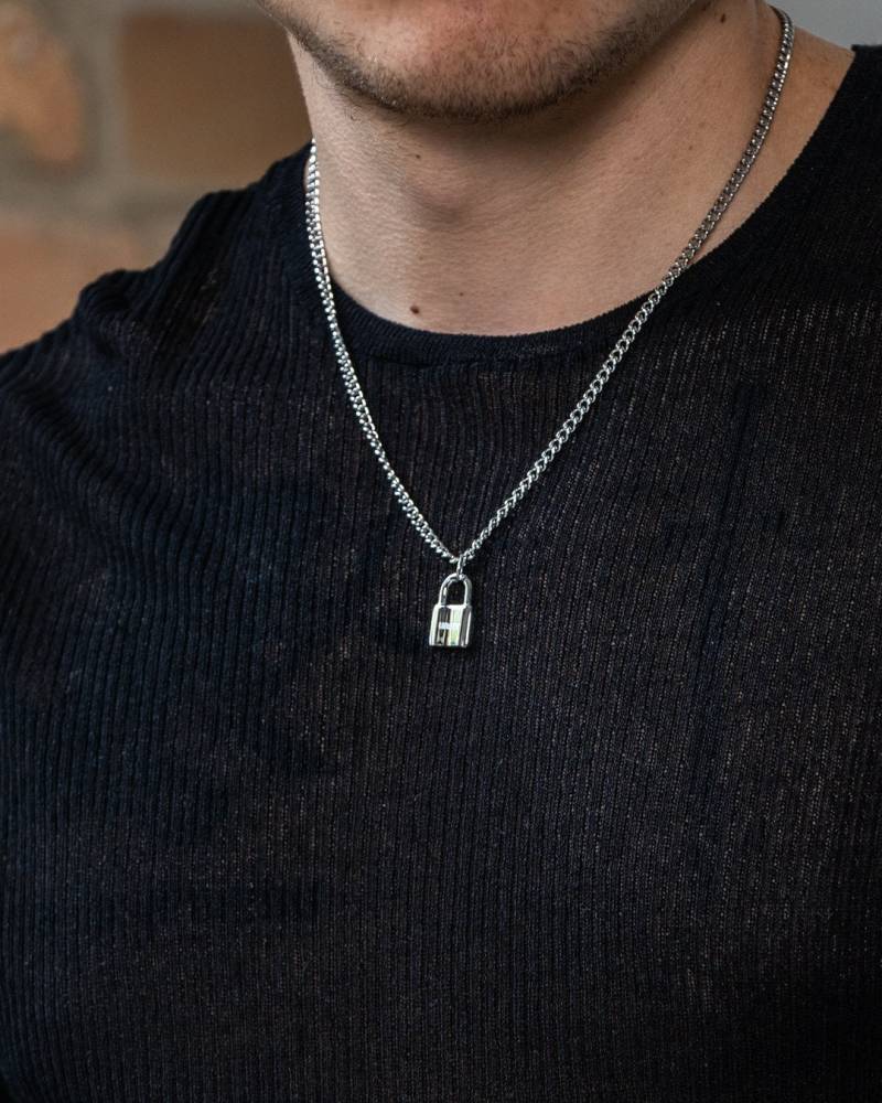 Mini Schloss Kette Mit Anhänger in Silber Aus Edelstahl Und 18K Gold - Dainty Padlock Lock Charm Necklace For Men & Women By Unshinebar von unshinebar