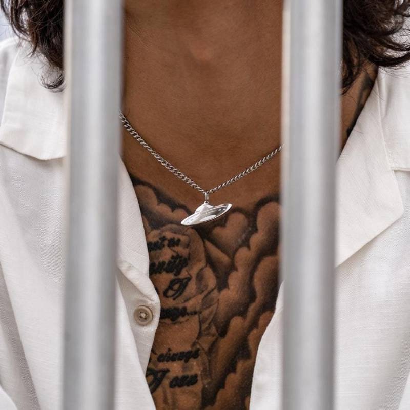 Ufo Halskette Mit Anhänger in Silber Und 18K Gold - Dainty Sci-Fi Astro Alien Inspired Pendant Necklace For Men & Women By Unshinebar von unshinebar