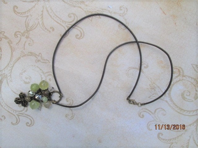 Jade Und Peridot Kreuz Halskette Jade Und Peridot Kreuz Halskette von unusualadornments