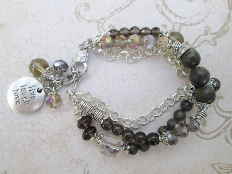 Live Laugh Love Dreistrangiges Edelstein Armband von unusualadornments