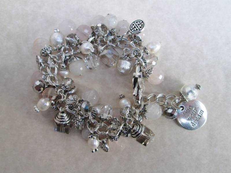 Rosenquarz Bettelarmband Mit Live Your Dream Anhänger Rosenquarz Bettelarmband Mit Live Your Dream Anhänger von unusualadornments