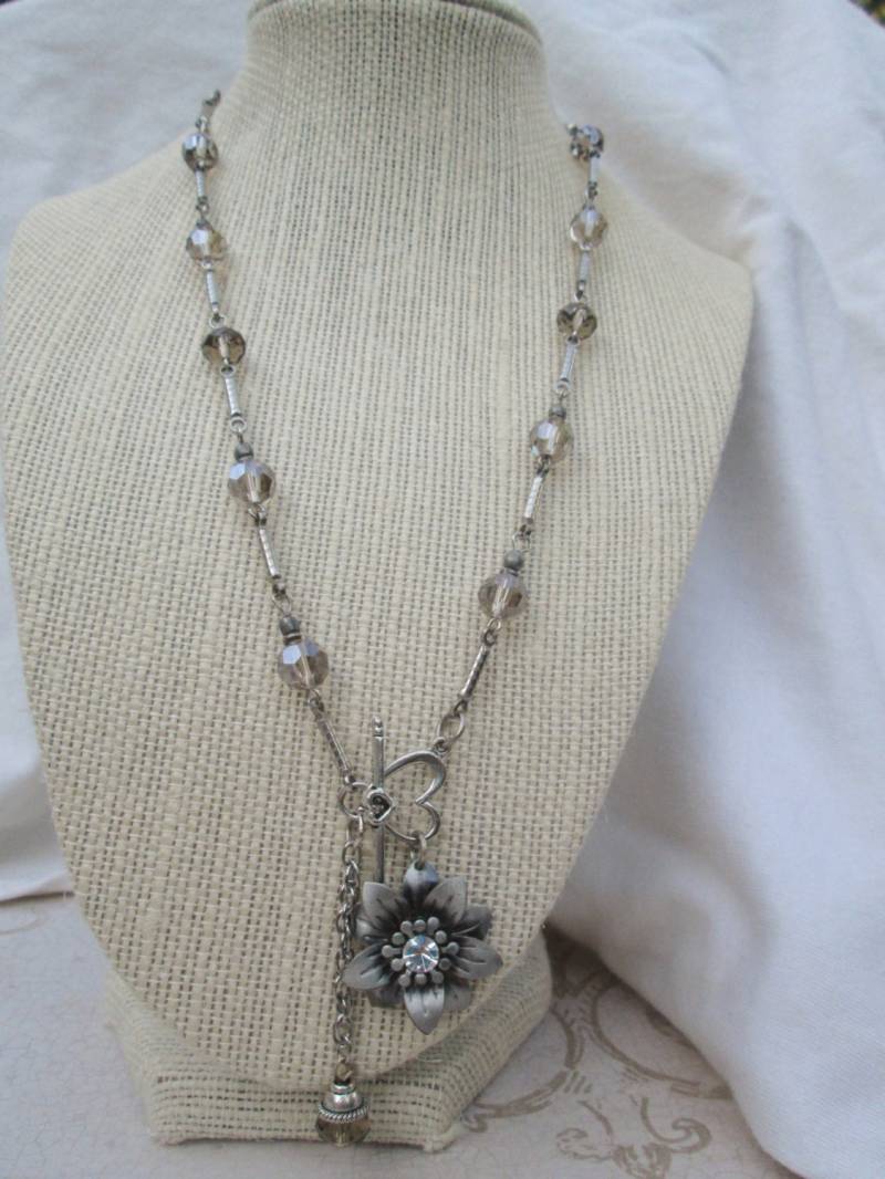 Silber Blume Charme Halskette von unusualadornments