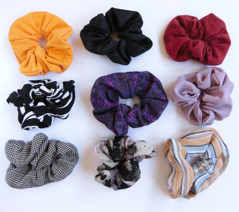 Upcycling Scrunchie Stoffhaargummi Handgemacht von upcyclingwelt