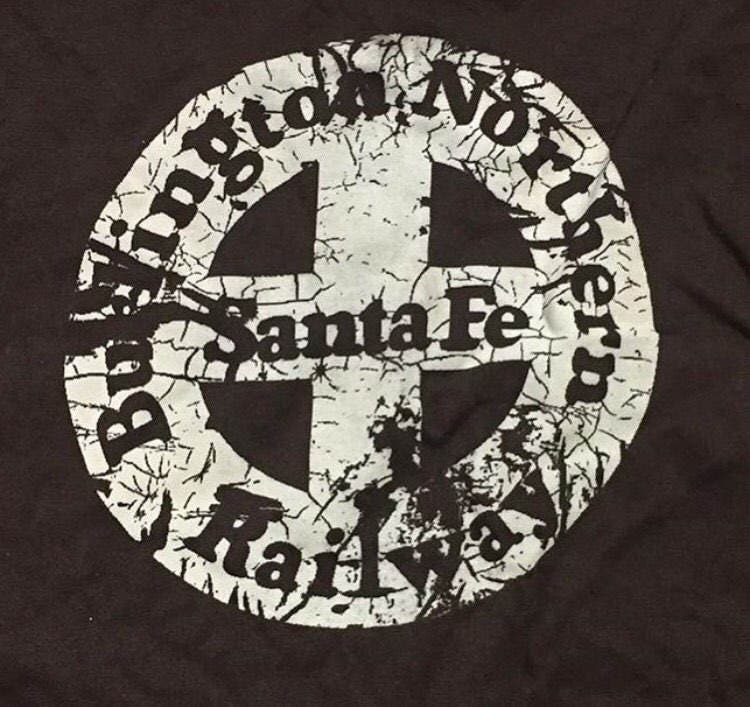 Verwittertes Bnsf Zeichen Tshirt Verwittertes Bnsf Zeichen Tshirt von upfulcreations