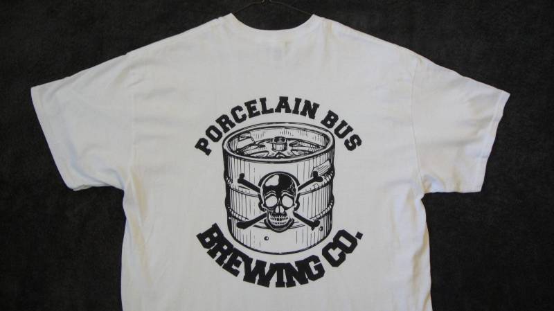 Brauerei T-Shirt, Bier Trinkendes Betrunkenes Party T-Shirt Brauerei T-Shirt, Bier Trinkendes Betrunkenes Party T-Shirt von uplatetshirts