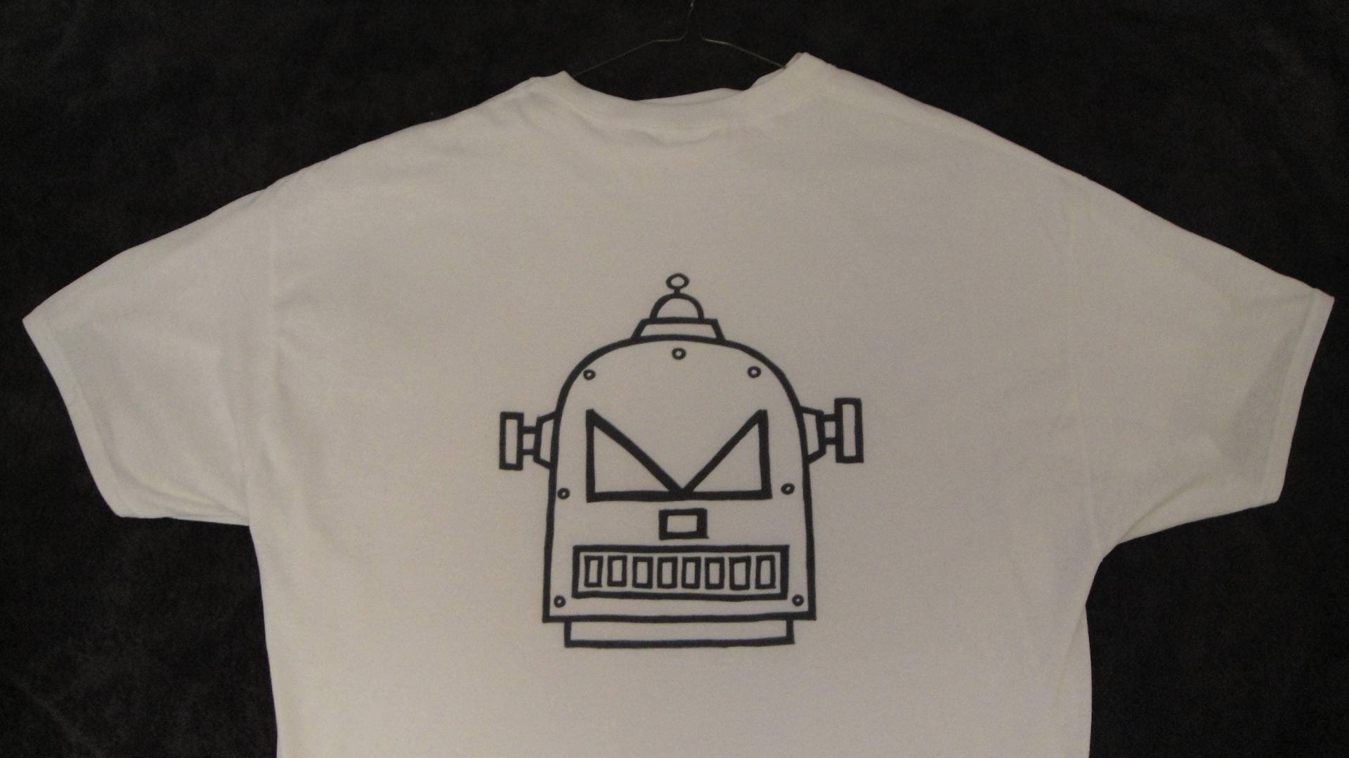 Roboter T-Shirt, Sifi Roboterkopf Roboter T-Shirt, Sifi Roboterkopf von uplatetshirts