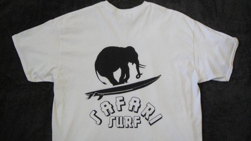Surf-T-Shirt, Elefant-T-Shirt, Strand-T-Shirt, Cooles T-Shirt, Tier-T-Shirt Surf-T-Shirt, Elefant-T-Shirt, Strand-T-Shirt, Cooles T-Shirt, Tier-T-Shirt von uplatetshirts