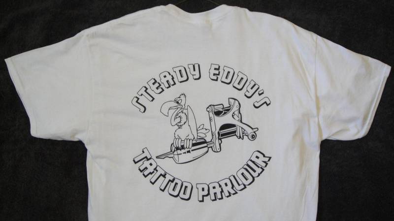 Tattoo T-Shirt, Shop Tattoo-studio Cooles T-Shirt von uplatetshirts