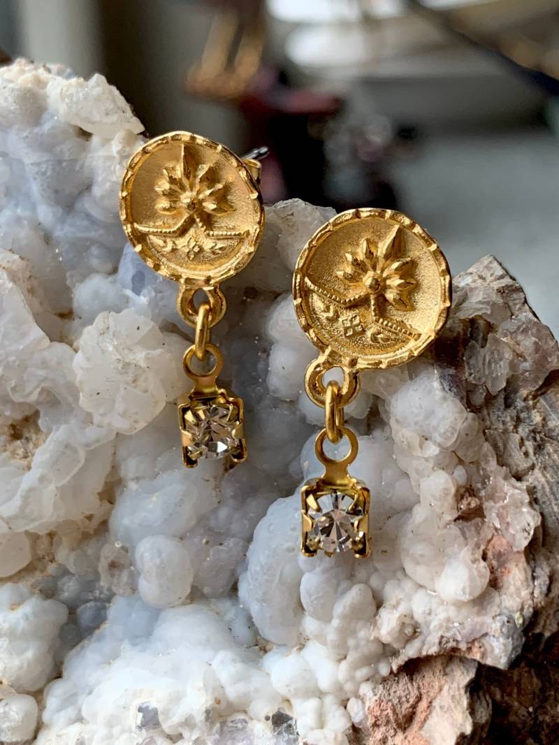Neue Wunderschöne 10K Vergoldete Strass Vintaj Deco Designer Ohrringe, Ohrhänger - Ref 1662 von uppsydaisy