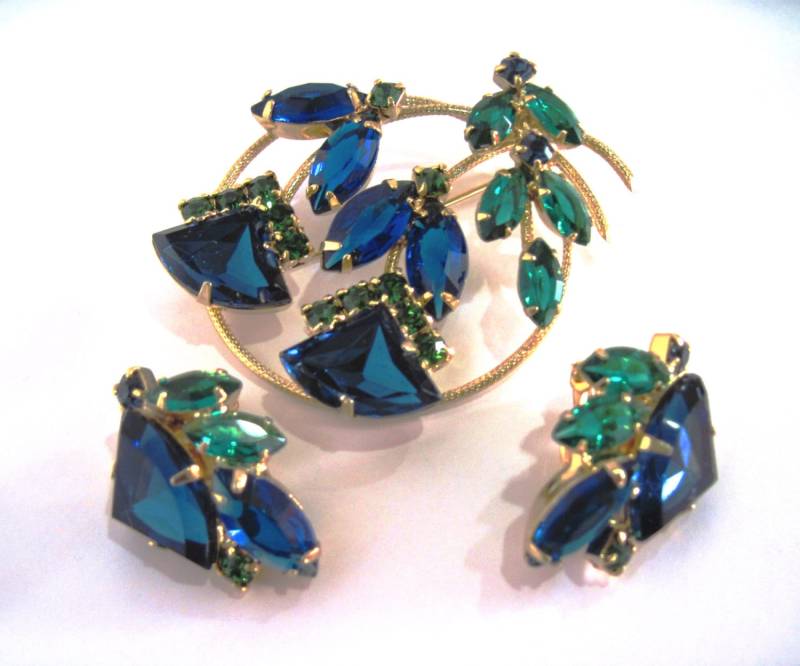 Vintage Kostüm Schmuck-Demi Parure-Julianna Typ-Glitzy Brosche-Ohrringe-Costume Schmuck-Urlaub Schmuck-Glamour Vintage Kostüm Schmuck-Demi Parure-Julianna Typ-Glitzy Brosche-Ohrringe-Costume Schmuck-Urlaub Schmuck-Glamour von urbanalpaca