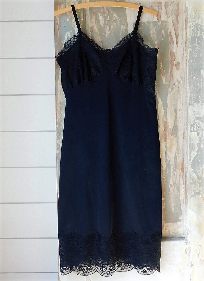 Vintage Schwarzer Slip-60Er Jahre-Van Raalte-Nylon-Nightgown-Slip-Dessous-Spitze Schiere Nachtwäsche-Designer-Slip Vintage Schwarzer Slip-60Er Jahre-Van Raalte-Nylon-Nightgown-Slip-Dessous-Spitze Schiere Nachtwäsche-Designer-Slip von urbanalpaca