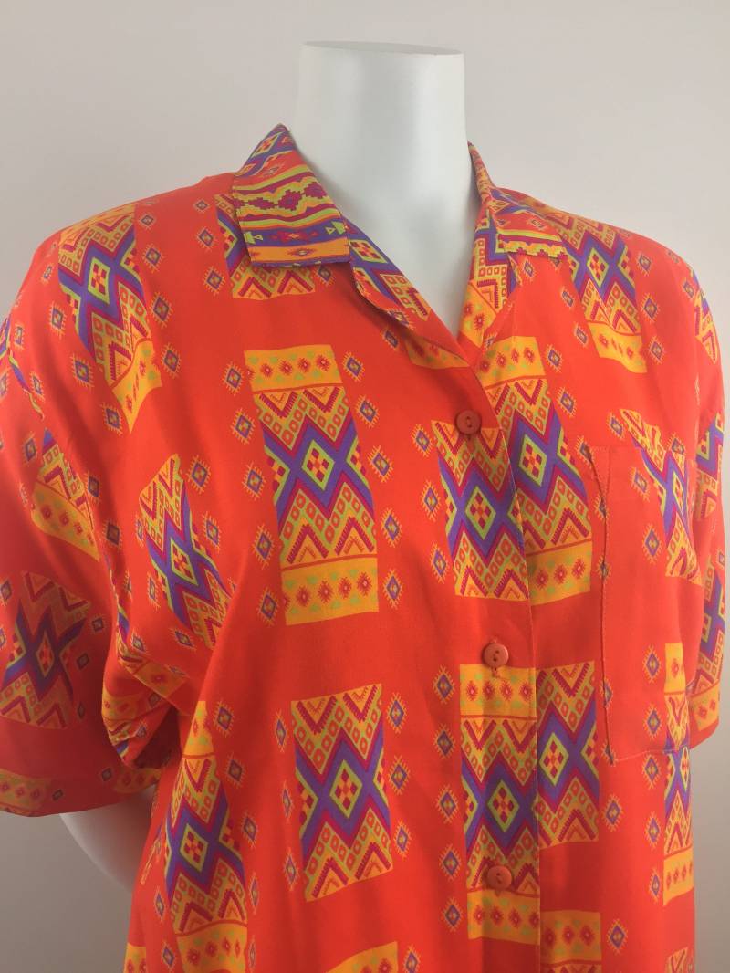 Vintage 90S Freestyle Abstract Print Shirt Orangefarbenes Top, Grösse Medium Vintage 90S Freestyle Abstract Print Shirt Orangefarbenes Top, Grösse Medium von urbancowgirlchic