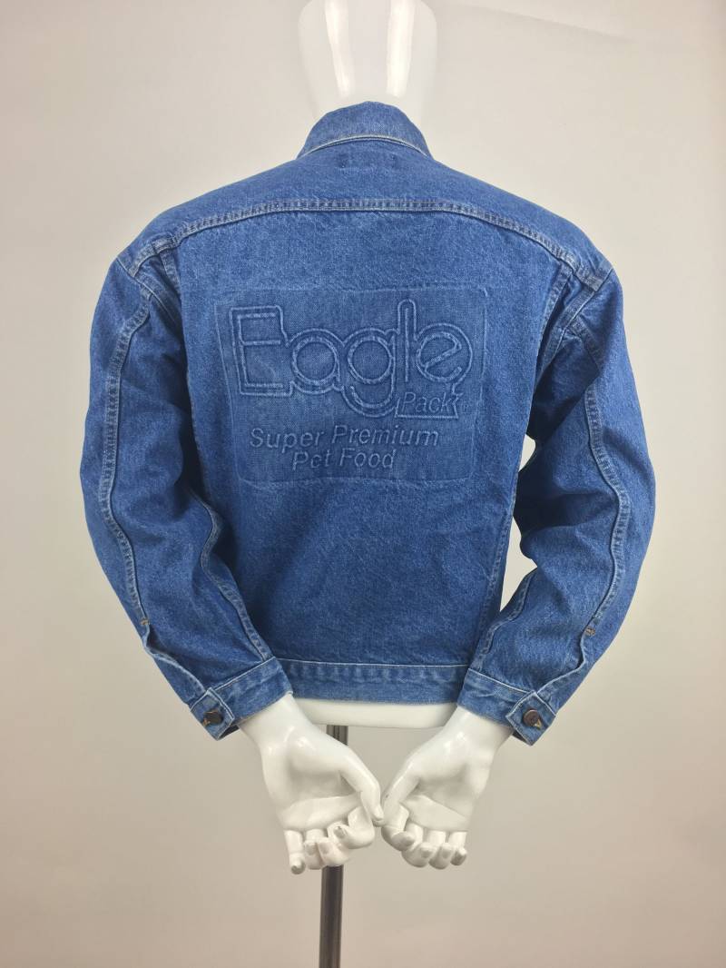 Vintage 90Er Jahre Jeansjacke Mit Logoprägung - Size M Vintage 90Er Jahre Jeansjacke Mit Logoprägung - Size M von urbancowgirlchic