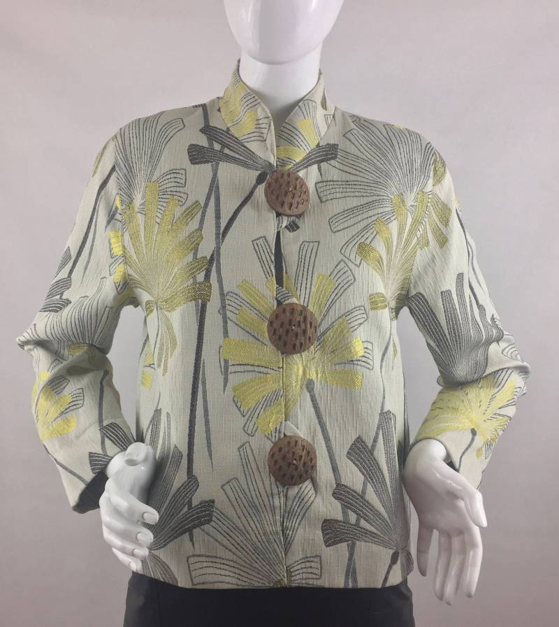 Vintage 90S Caroline Rose Blümchen Jacke Golddruck, Holzknöpfe, Größe S Vintage 90S Caroline Rose Blümchen Jacke Golddruck, Holzknöpfe, Größe S von urbancowgirlchic