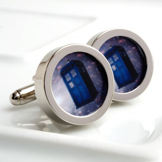 Tardis Manschettenknöpfe - Doctor Who's Transport Kauf Mit Who Für Sonderangebot von urbaneye