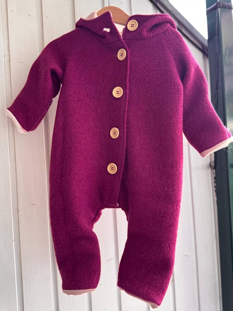 Wollwalk Overall Mit Umschlagbündchen Himbeere Gr 62/68 von urbanmelody