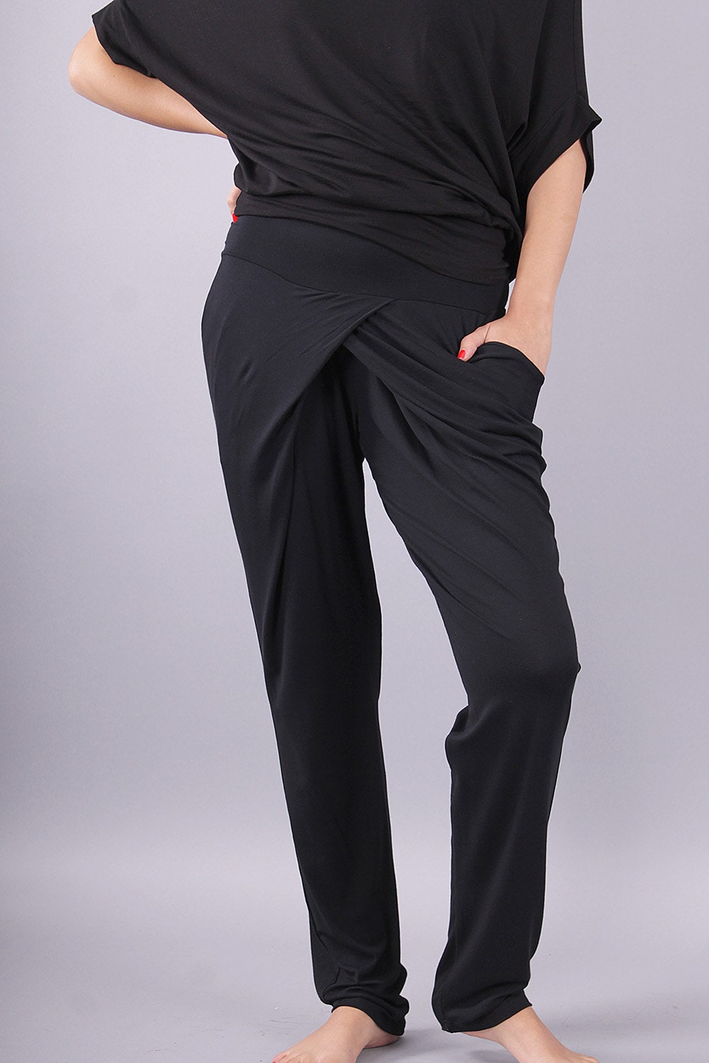 Extravagante Hose, Frauenhose, Schwarze Lange Weite Jerseyhose, Schwarze Hose - Um-060-Gl Extravagante Hose, Frauenhose, Schwarze Lange Weite Jerseyhose, Schwarze Hose - Um-060-Gl von urbanmood