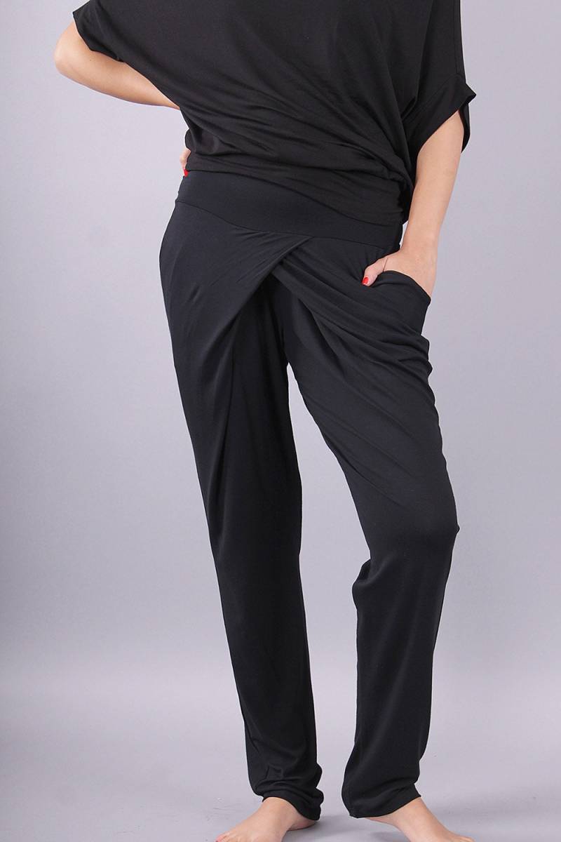 Extravagante Hose, Frauenhose, Schwarze Lange Weite Jerseyhose, Schwarze Hose - Um-060-Gl Extravagante Hose, Frauenhose, Schwarze Lange Weite Jerseyhose, Schwarze Hose - Um-060-Gl von urbanmood