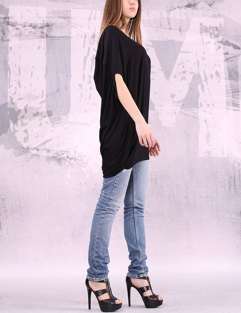 Extravagantes Schwarzes Top, Locker Fallende Tunika, Kurzarmshirt - Um-042-Gl von urbanmood