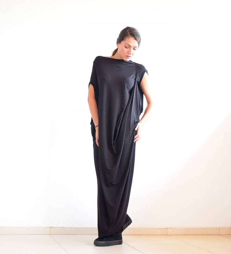 Maxikleid, Schwarzes Maxikleid, Kurzarmkleid, Sommerkleid, Langes Kleid, Plus Size Oversize Um-243-Val von urbanmood