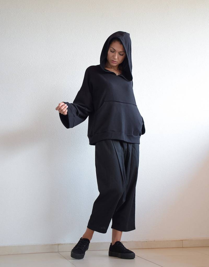 Schwarzer Hoodie, Gesteppter Baumwoll Kapuzenpullover, Schwarzes Sweatshirt, Langarmshirt, Kapuzenshirt, Urbanmood, Um-245-Qc Schwarzer Hoodie, Gesteppter Baumwoll Kapuzenpullover, Schwarzes Sweatshirt, Langarmshirt, Kapuzenshirt, Urbanmood, Um-245-Qc von urbanmood