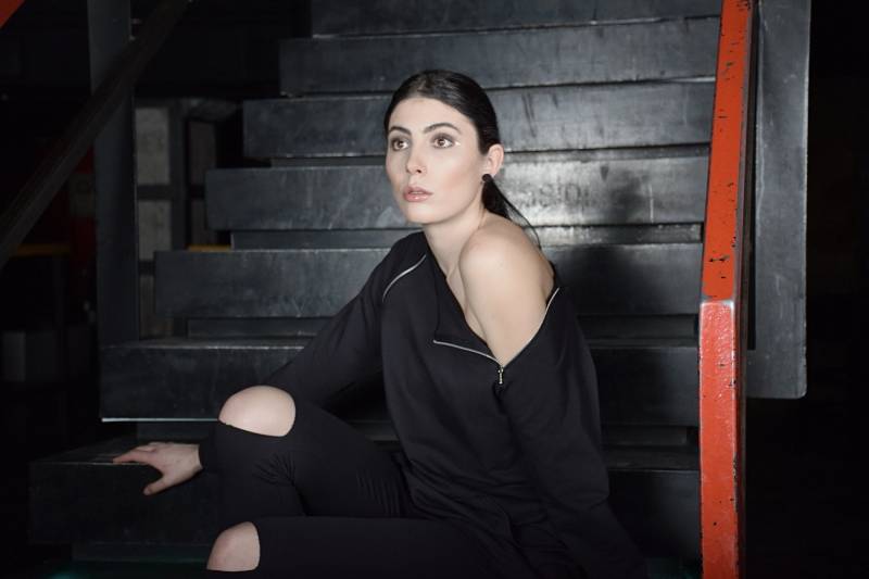 Schwarzes Sweatshirt, Schwarzer Sportpullover, Active Wear Top, Sport Tunika Mit Raglanärmeln Von Urbanmood - Um-094-Qc von urbanmood