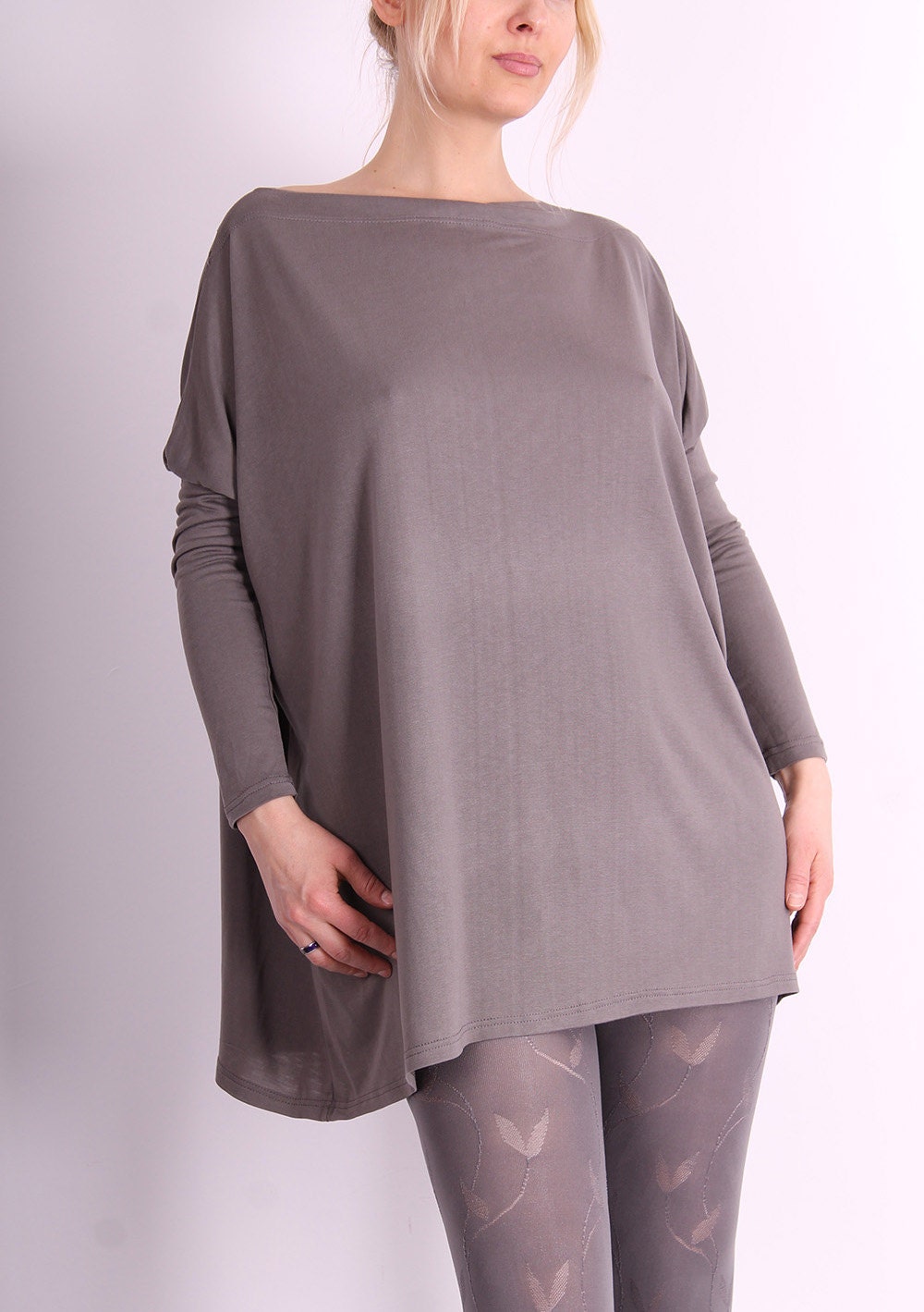Tunika/Graues Top Lockere Bluse Lose Oversized Tshirt Mit Langen Ärmeln Von Urbanmood - Co-Tili-Vl Tunika/Graues Top Lockere Bluse Lose Oversized Tshirt Mit Langen Ärmeln Von Urbanmood - Co-Tili-Vl von urbanmood