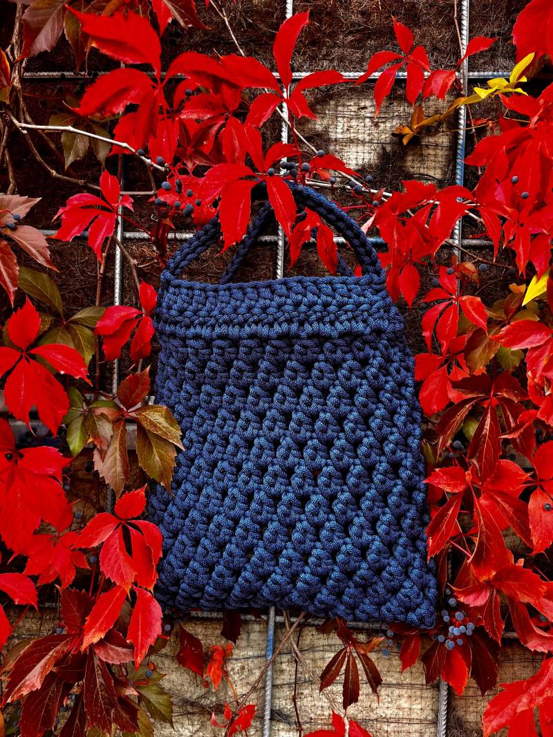 Handgemachte Grobstrick Tasche Gehäkelt Jeansblaue Umhängetasche von urbone