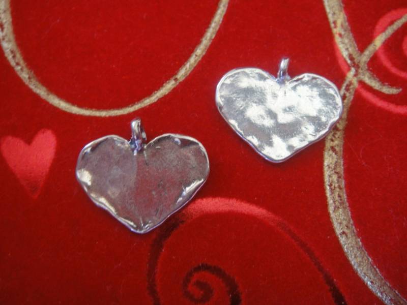 925 Sterling Silber Herz Charm Oder Anhänger, Leicht Oxidiert, 1 Stk., Gehämmert Herz 925 Sterling Silber Herz Charm Oder Anhänger, Leicht Oxidiert, 1 Stk., Gehämmert Herz von usaw