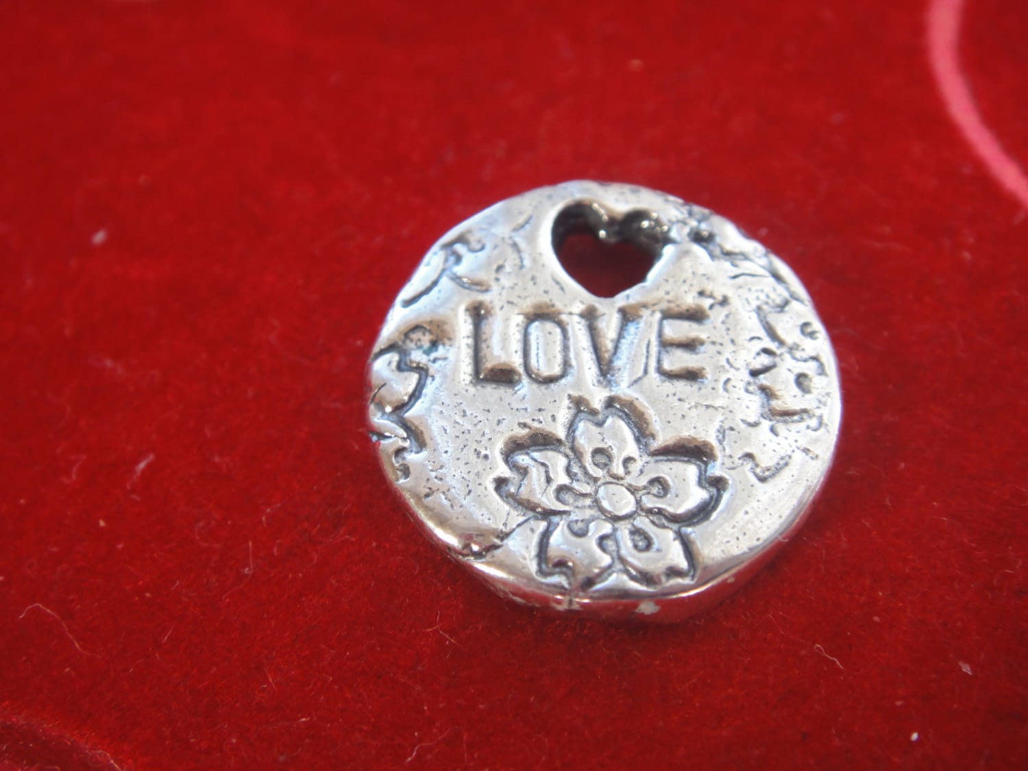 925 Sterling Silber Oxidierte Scheibe Mit Liebe, Silberscheibe, Liebesscheibe, Liebe Charm, Runde 925 Sterling Silber Oxidierte Scheibe Mit Liebe, Silberscheibe, Liebesscheibe, Liebe Charm, Runde von usaw