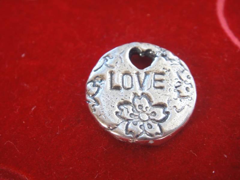 925 Sterling Silber Oxidierte Scheibe Mit Liebe, Silberscheibe, Liebesscheibe, Liebe Charm, Runde 925 Sterling Silber Oxidierte Scheibe Mit Liebe, Silberscheibe, Liebesscheibe, Liebe Charm, Runde von usaw