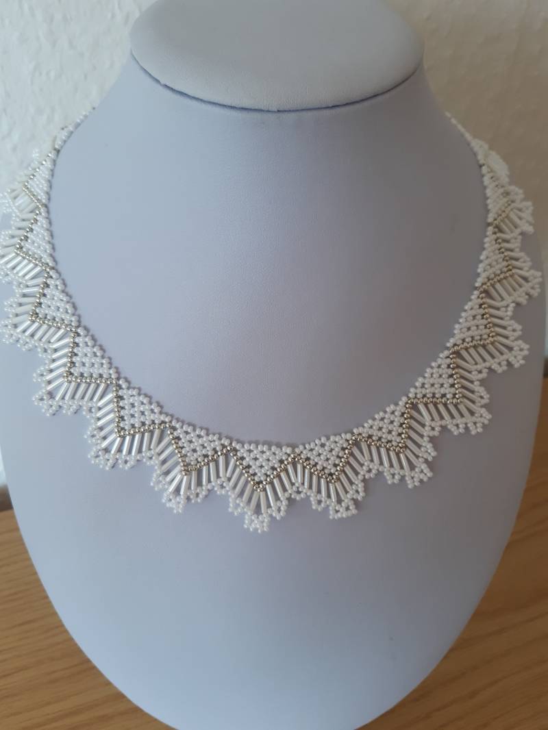 Brautschmuck. Handgefädelte Perlenkette Brautschmuck. Handgefädelte Perlenkette von utasostseeperlen