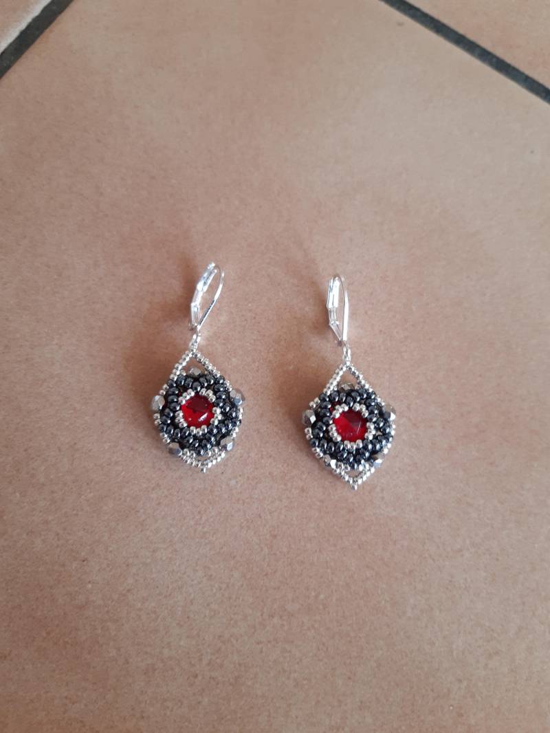 Handgefädelte Hängeohrringe von utasostseeperlen