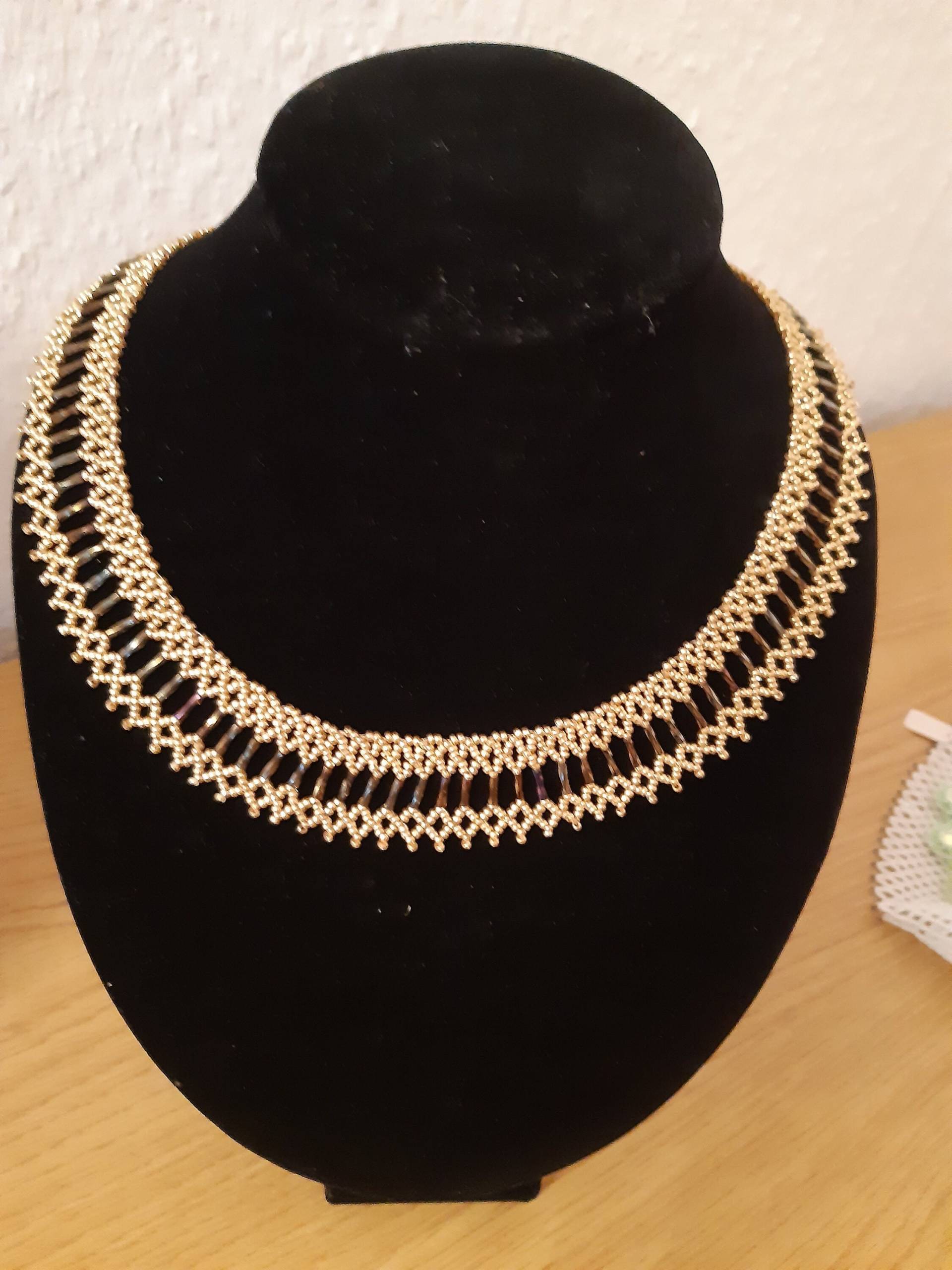 Handgefädelte Perlenkette Mit Stäbchenperlen Handgefädelte Perlenkette Mit Stäbchenperlen von utasostseeperlen