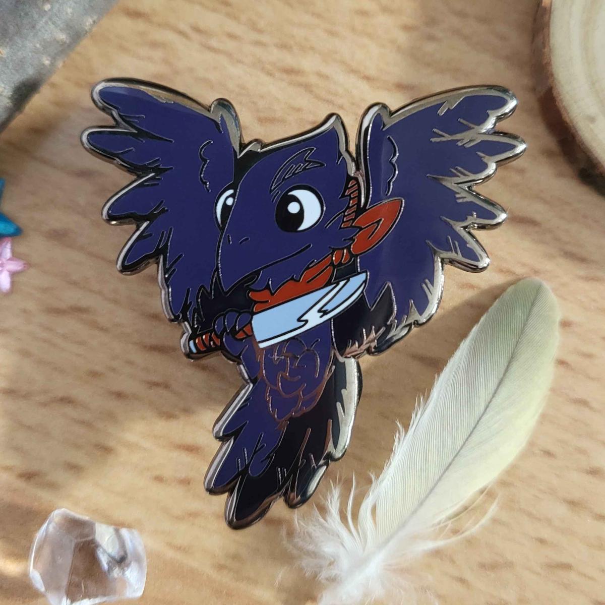 Crowally Menacing - Flying Knaller Krähe Emaille Pin Crowally Menacing - Flying Knaller Krähe Emaille Pin von v0idlessStore