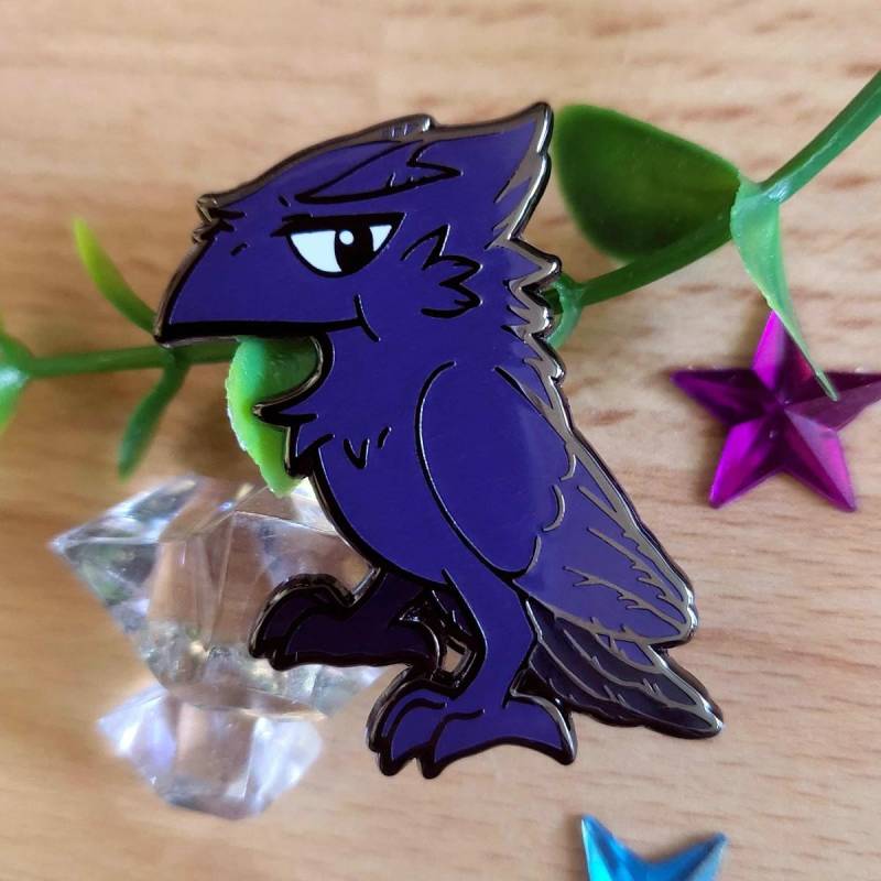 Crowally Menacing - Grumpy Emaille Pin Crowally Menacing - Grumpy Emaille Pin von v0idlessStore