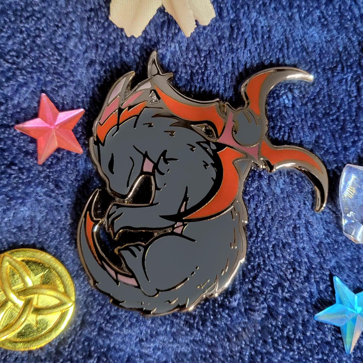 Dragons & Waffe - The Treacherous Emaille Pin von v0idlessStore