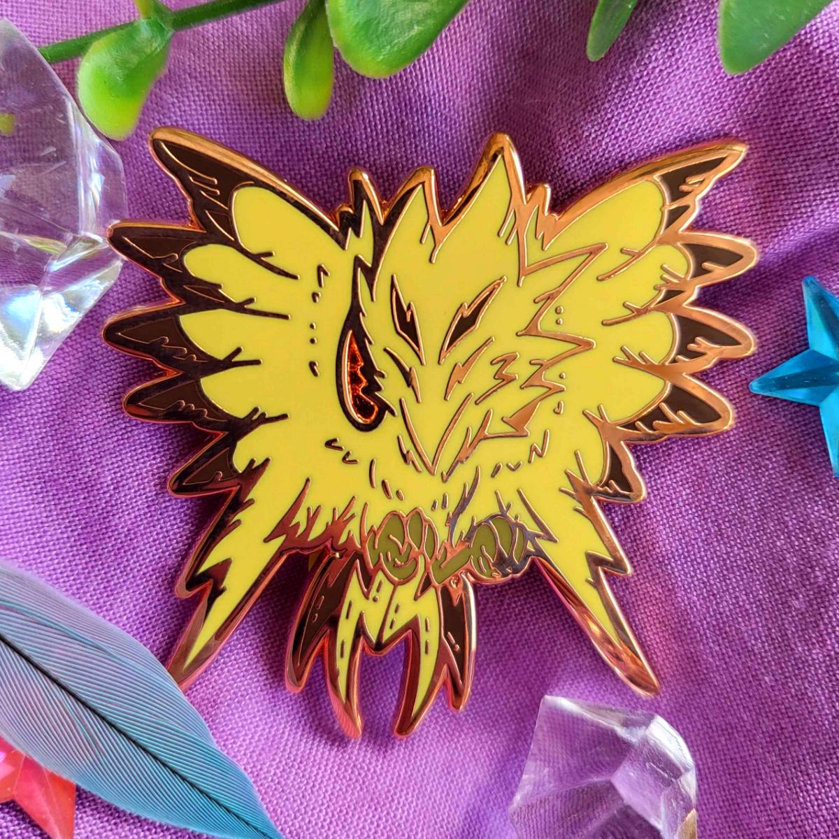 Federleichter Elemental Birds - Thunder Emaille Pin Federleichter Elemental Birds - Thunder Emaille Pin von v0idlessStore
