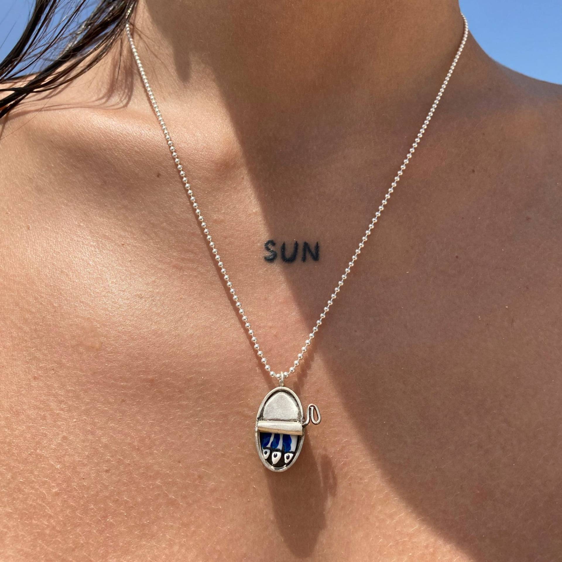 Silbernes Halsband | Dose Mit Blauen Sardinen Silberner Anhänger Originalanhänger, Oxidiertes Silber von vacialanevera