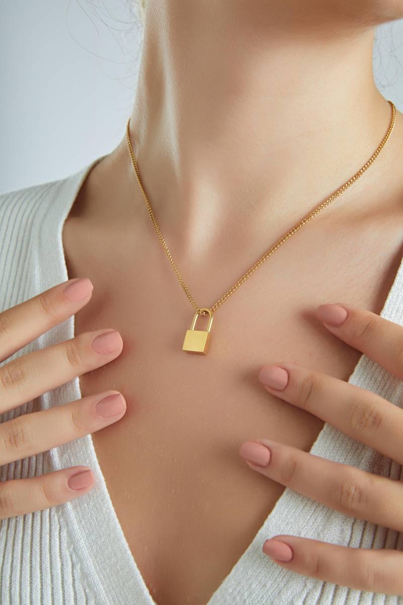 18K Gold Padlock Halskette Wasserdichte Lock Layering Geschenk Für Sie Weihnachtsgeschenk Personalisierter Schmuck von valentinajewelstudio