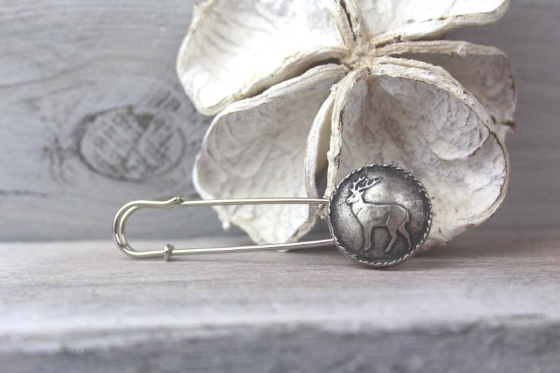 Ponchonadel Brosche Aus Metall in Altsilber Mit Hirsch Motiv Kiltnadel Kilt Pin Sicherheitsnadel Tuchschließe Jackenverschluss Dirndl von vasenschmuck
