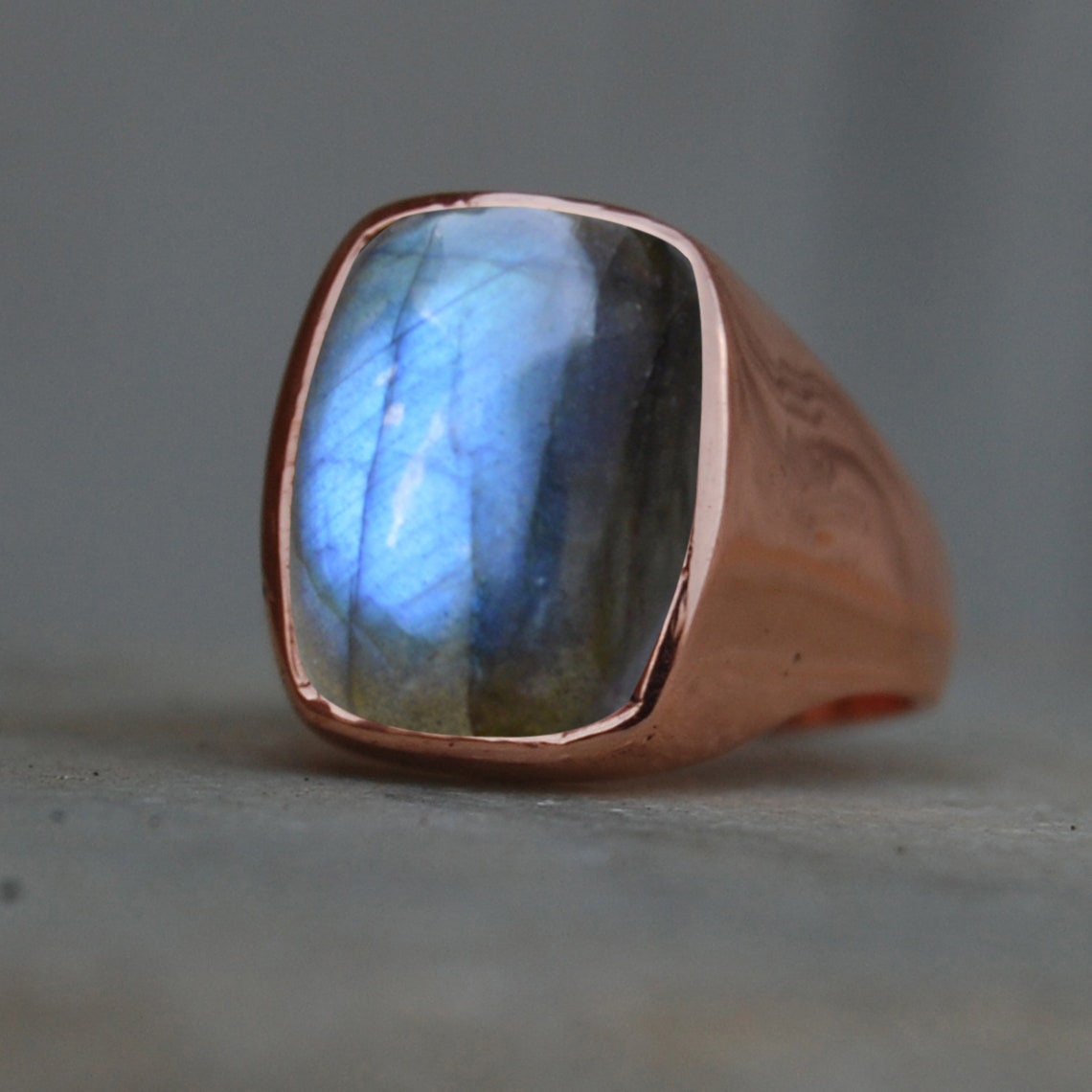 Kissen Cab Blue Fire Labradorit 925 Sterling Silber Ring, Blauer Gelbgold Roségold Filled Geburtsstein Ring von vedikagoldjewels