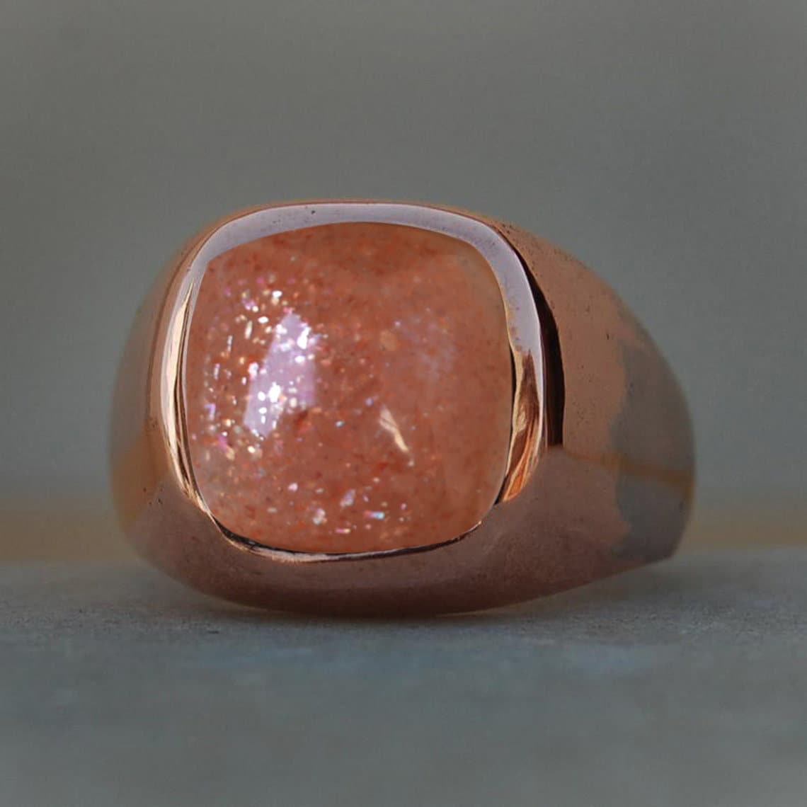 Kissen Oregon Sunstone Cabochon Ring, Orange Sonnenstein Und 925 Sterling Silber Ring - Micron Gelb Gold Filled, Roségold Filled von vedikagoldjewels