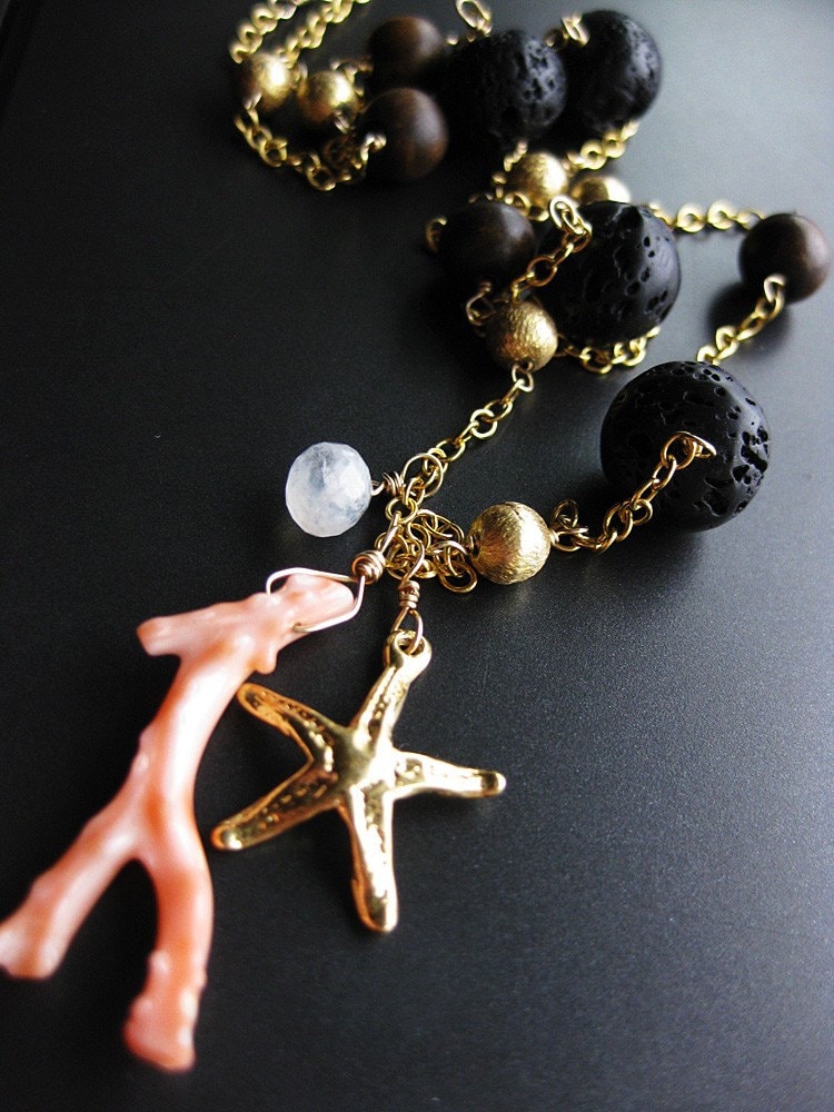 On Sale - Mermaid Gold, Koralle, Und Lava Perlen Handgemachte Halskette von velvetacide