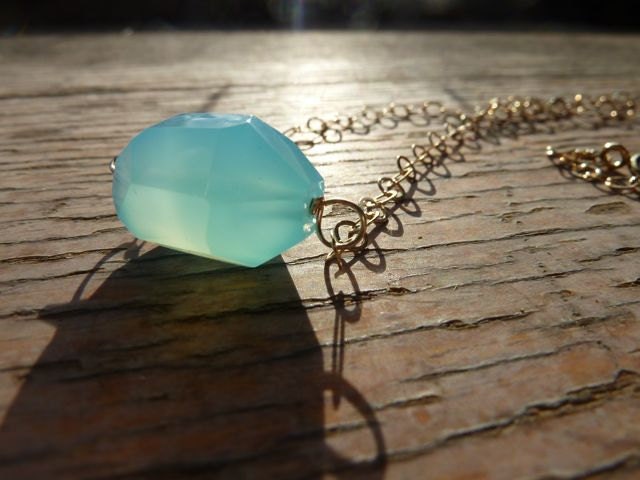 Meeresblau Grobe Schnitt Chalcedon Auf Goldene Kette 32 Zoll 34004 von venicemama