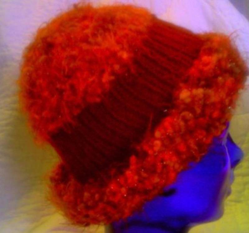 Cloche Oder Derby Style Fancy Shimmer Boucle Burgundy Mehrfarbig Dicker Granat Rot Mädchen Damen Strick Gehäkelt Winter Schneemütze Gr. Xs von venustranquility